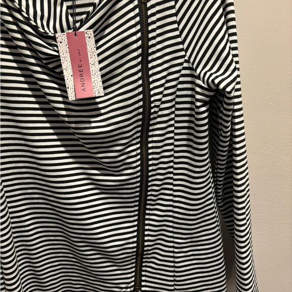 Cowl Neck Zipper light weight jacket/top. - Picture 3 of 6